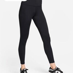 NWT Nike One Women's High-Waisted 7/8 Leggings with Pockets